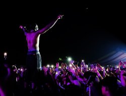 Penyanyi Melly Mike Jadi Penutup Festival Guncang Panggung Pacu Jalur 2025