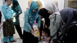 Demi Mencegah Stunting di Bintan, Dewi Ansar Salurkan 202 Paket Nutrisi